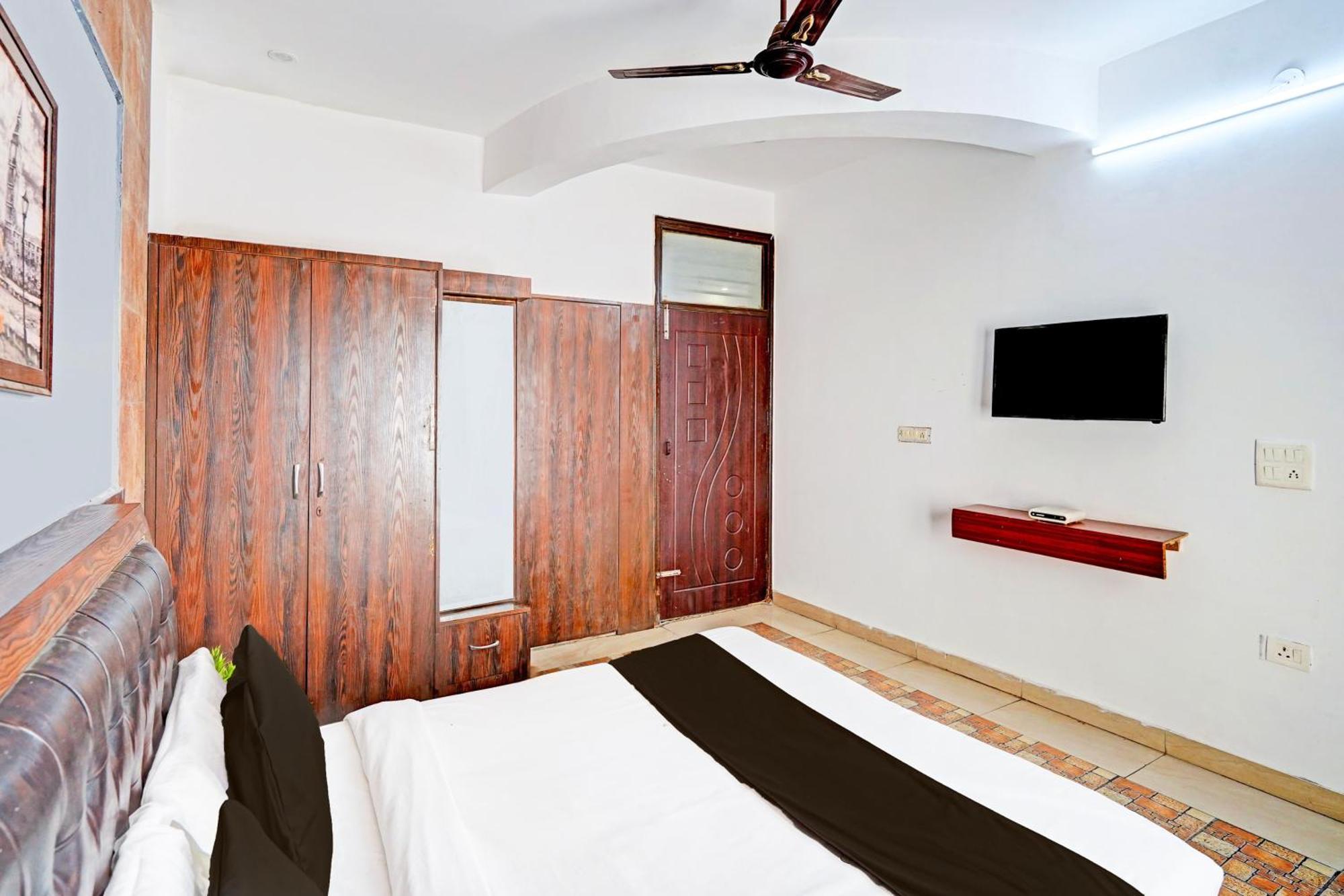 OYO Flagship 70180 Hotel 9 Palm Dehradun Exterior foto