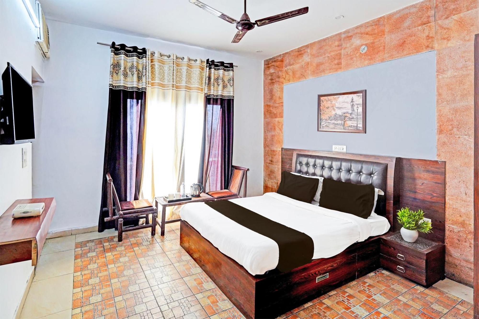 OYO Flagship 70180 Hotel 9 Palm Dehradun Exterior foto